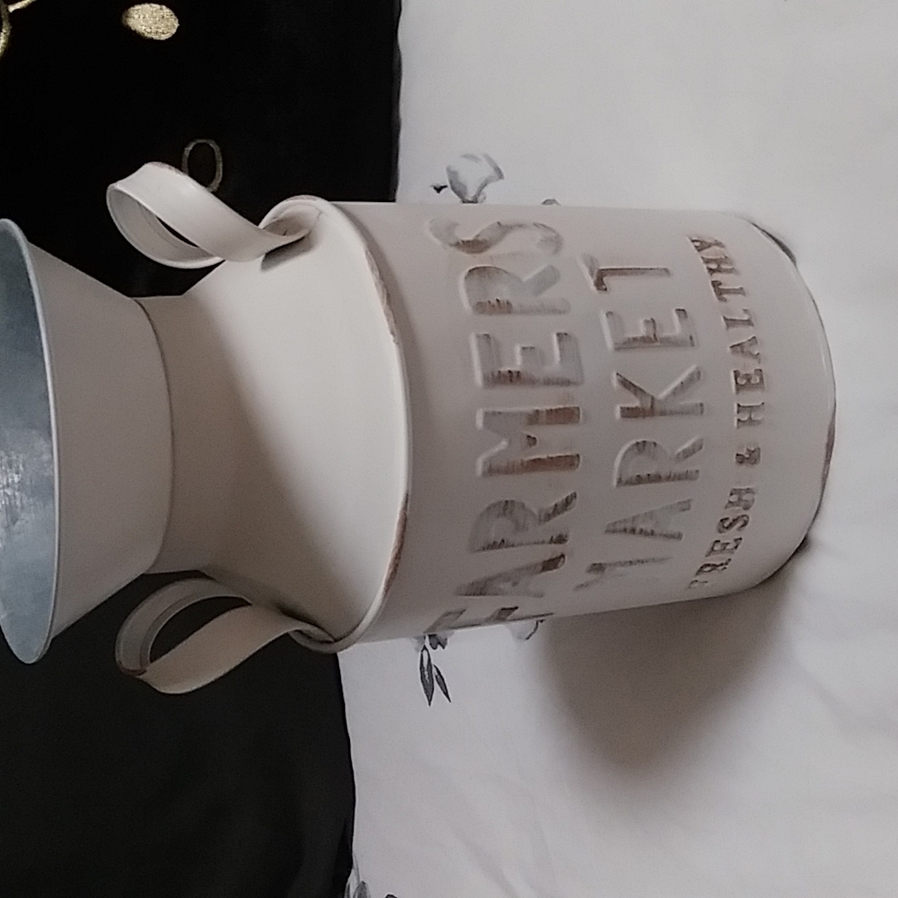 Metal mini milk container